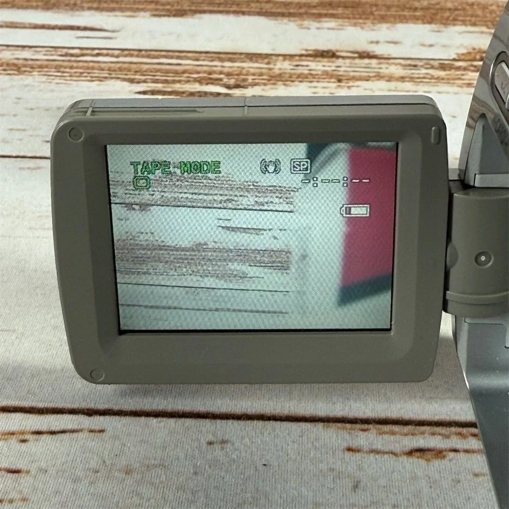 Canon ZR200 MiniDV Camcorder 400x Zoom LCD AV Connectivity For Parts – Used